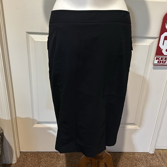 Burberry Knee Length Wrap Skirt. Size 6 - Picture 5 of 13